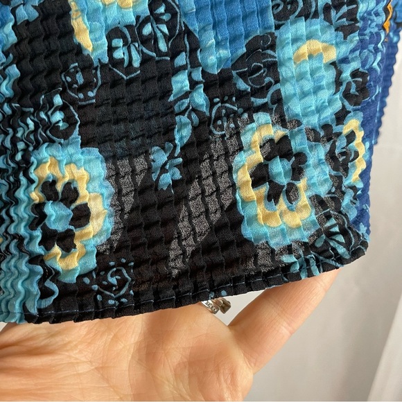 NICOLA Women’s Blue Cream Floral Crinkle Pleated Smocked Sleeveless Tank Medium - Picture 11 of 11